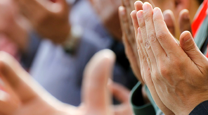 আল্লাহর কাছে কিছু না চাইলে তিনি অসন্তুষ্ট হন