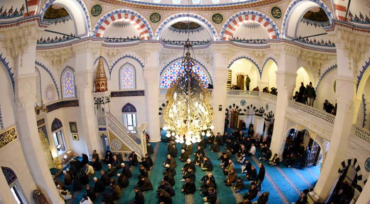 যেখানে মানুষের কল্যাণ, সেখানেই ইসলাম