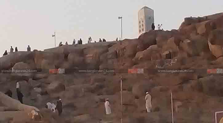 ঐতিহাসিক আরাফাতের ময়দানে