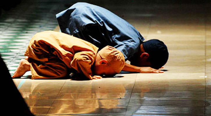 বিশ্বজগতের মূল আকর্ষণ হচ্ছে মানুষ