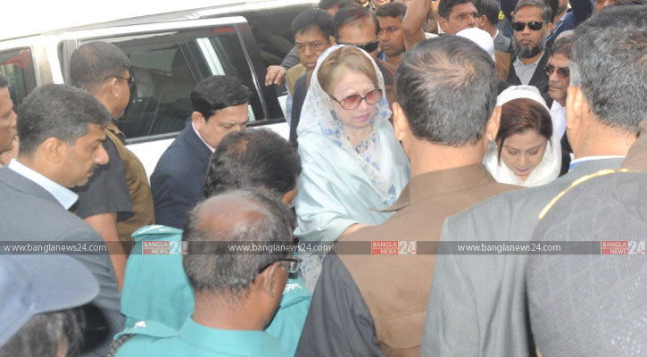 আদালতে খালেদা 