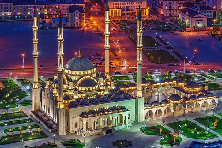 যুদ্ধের ধ্বংসাবশেষের ওপর নির্মিত দৃষ্টিনন্দন মসজিদ