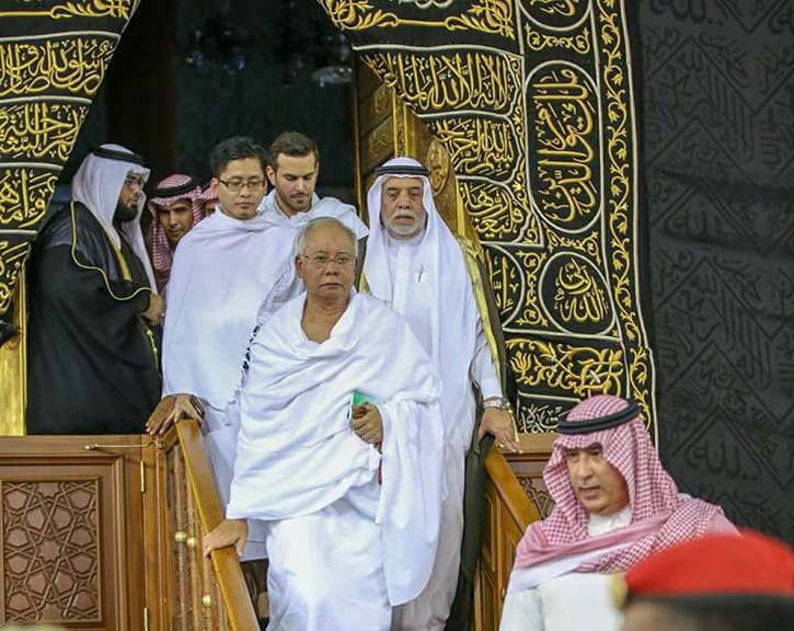 পবিত্র কাবাঘরে মালয়েশিয়ার প্রধানমন্ত্রী