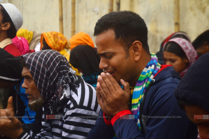রবের দরবারে অশ্রু ঝরিয়ে বিশ্বশান্তি কামনা 