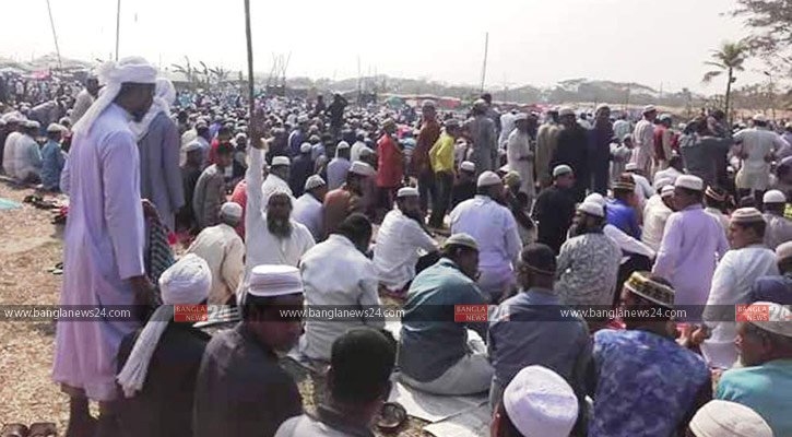 বরিশালে ইজতেমা মাঠে জুমার জামাত অনুষ্ঠিত