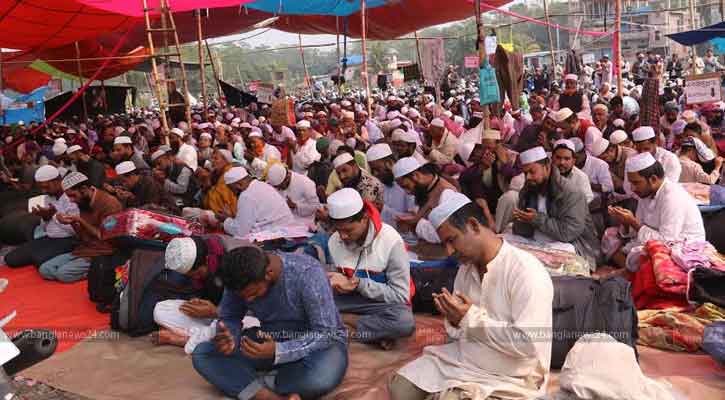 আখেরি মোনাজাতের মধ্য দিয়ে সম্পন্ন হলো বরিশালের ইজতেমা