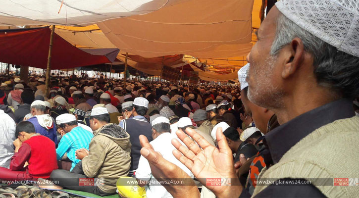 আখেরি মোনাজাতের মধ্য দিয়ে নওগাঁয় ইজতেমা শেষ