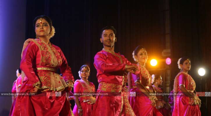 বিলম্বিত সন্ধ্যায় কত্থকের উত্তাপ