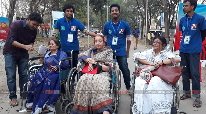 আশিতেও বইয়ের প্রতি টান 