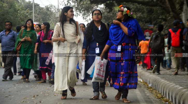 আসছে যারা, বই কিনছে তারা