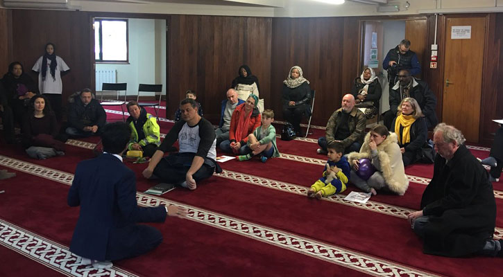 হিজাবি নারীরা বর্ণবাদী নির্যাতনের শিকার: জেরেমি করবিন