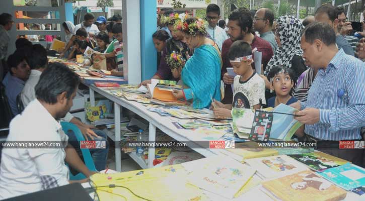 যে বইগুলো বেশি চলছে এবার