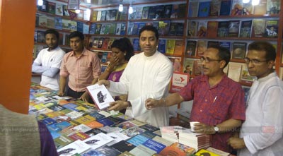 ভালো বই গণতন্ত্র রক্ষার নির্ভীক সৈনিক তৈরি করে