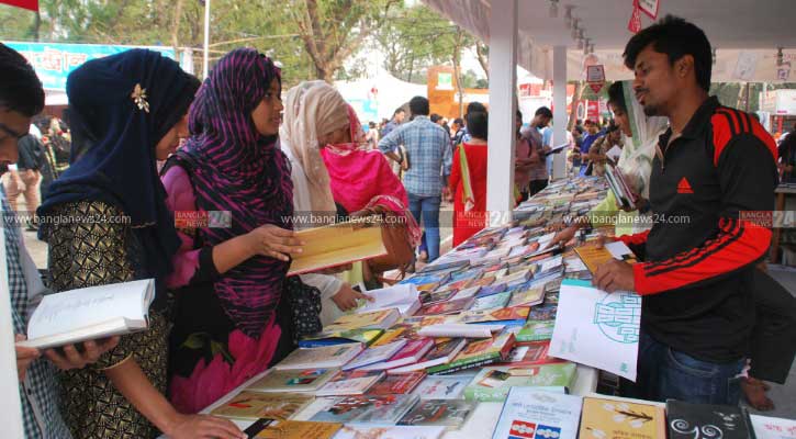 এখন শুধুই বই কেনা!