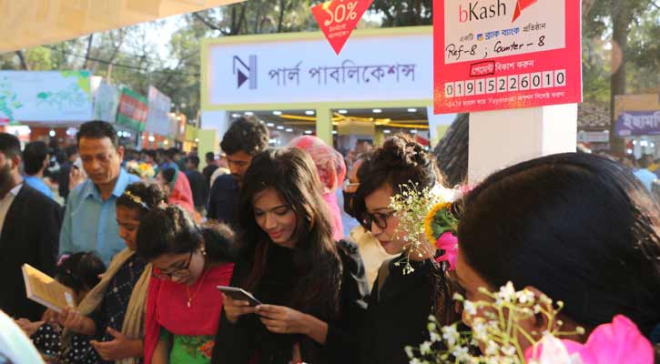 বইমেলায় জনপ্রিয় হচ্ছে ডিজিটাল পেমেন্ট