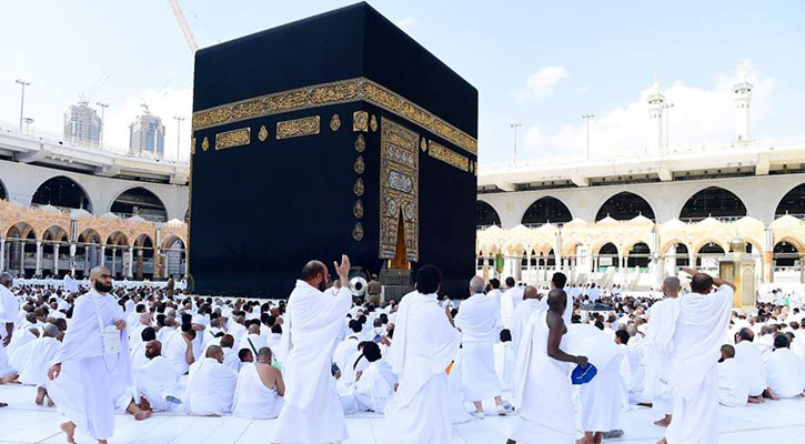 হজযাত্রীদের বিমান ভাড়া কমানোর দাবি