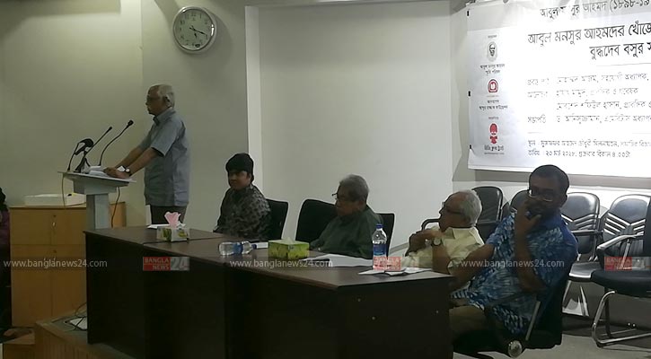 সাহিত্য ধর্মীয়ভাবে চিহ্নিত হওয়া উচিত না