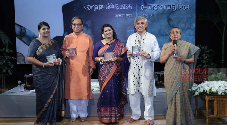 শিমু দে ও অভয়া দত্তের রবীন্দ্রসঙ্গীতের অ্যালবাম প্রকাশ