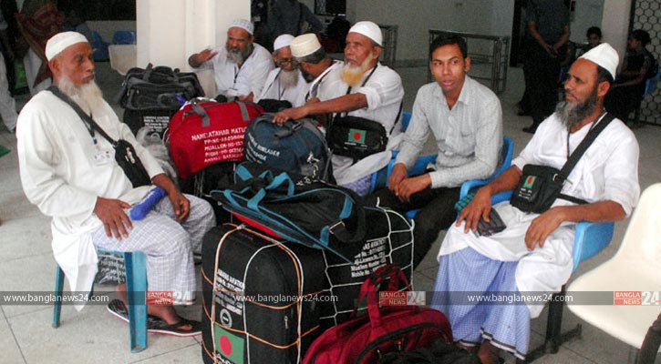 যাত্রী সংকটে বিমানের আরো এক হজফ্লাইট বাতিল