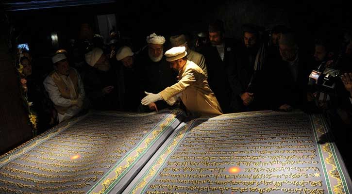 ৫০০ কেজি ওজনের কোরআন!