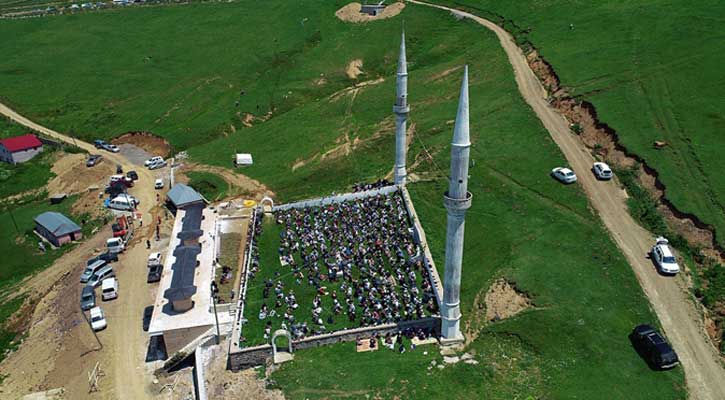 ৫৫৭ বছর ধরে ছাদহীন মসজিদ