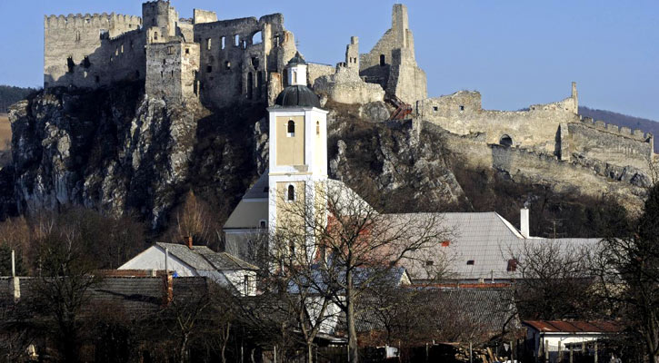 ‘এক মসজিদে’র দেশ স্লোভাকিয়া