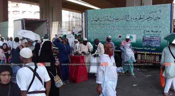 দেশে ফিরেছেন ১ লাখ ৬ হাজার হাজি