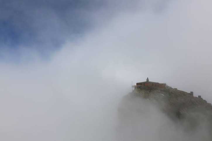 তুরস্কে মেঘ আর মসজিদের মিতালি!