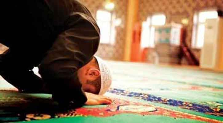 নামাজে মনোযোগ বাড়াবেন যেভাবে