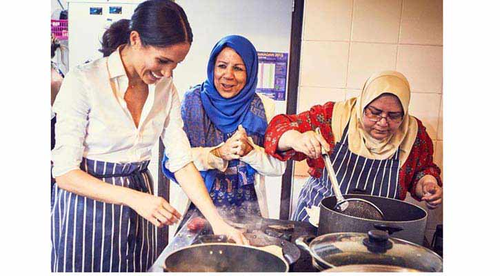 মুসলিম নারীদের সঙ্গে মেগানের রান্নার বই