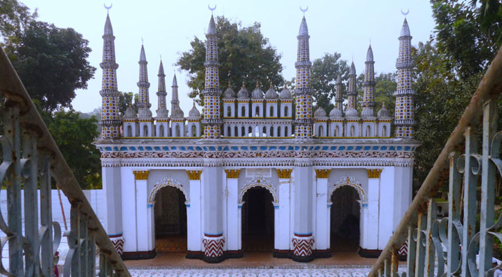 ৮৯ বছর ধরে টানা কোরআন তেলাওয়াত চলছে যে মসজিদে