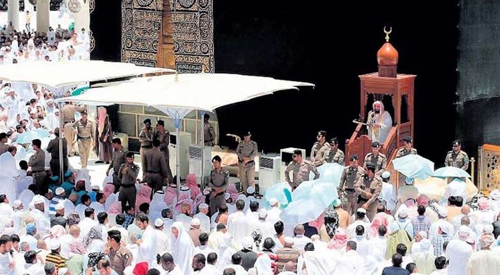 জুমার খুতবার গুরুত্ব ও বিধান