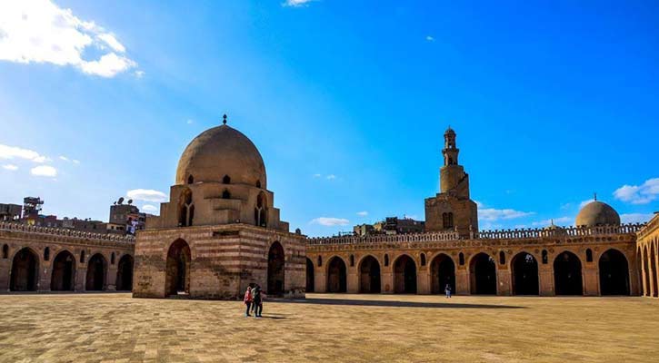কায়রোর ঐতিহ্যবাহী দুর্গ-মসজিদ