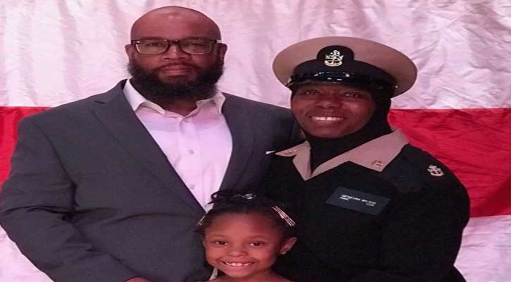 মার্কিন নৌবাহিনীতে হিজাবধারী মুসলিম নারী