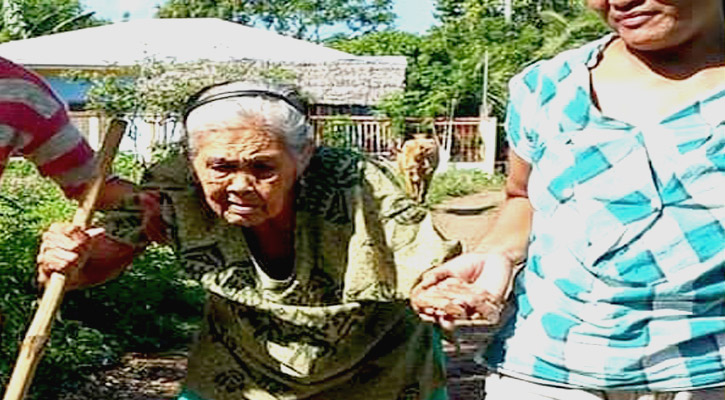 ৯০ বছর বয়সী বৃদ্ধার ইসলাম গ্রহণ 