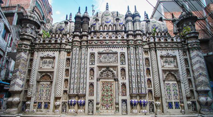 পুরান ঢাকায় শতবর্ষী বিখ্যাত মসজিদ