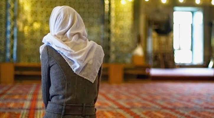 ঋতুবতী নারী কোরআন পড়তে পারবেন?