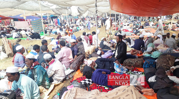 ইজতেমা ময়দানে বৃষ্টিতে মুসল্লিদের দুর্ভোগ