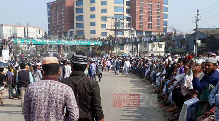 মোনাজাতে অংশ নিতে টঙ্গীমুখী সাদ অনুসারীরা