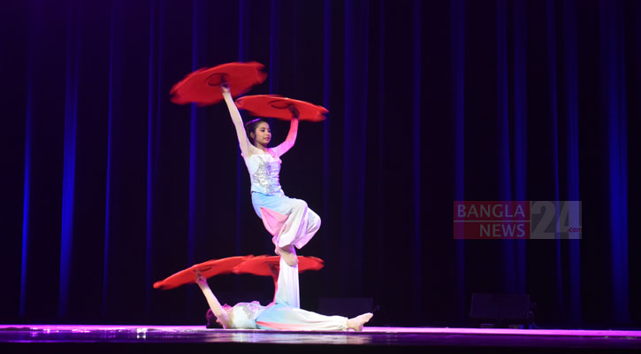 অগ্নিকাণ্ডে আহতদের চিকিৎসা সহায়তায় অ্যাক্রোবেটিক শো