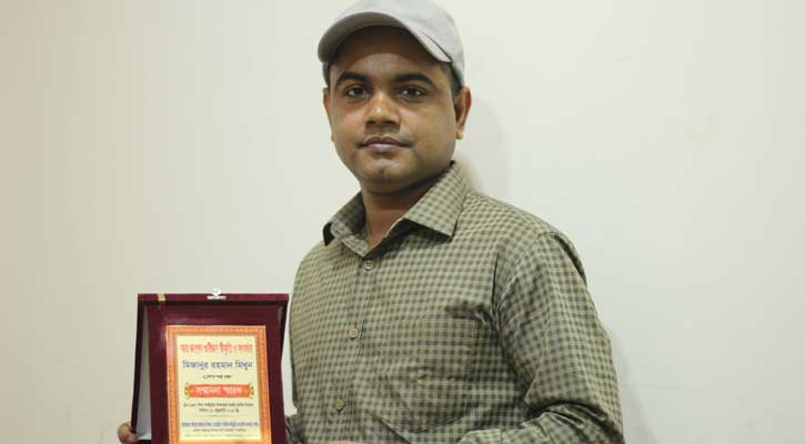 ‘আন্তজনপদ গুণীজন স্বীকৃতি ও সংবর্ধনা’ পেলেন মিথুন