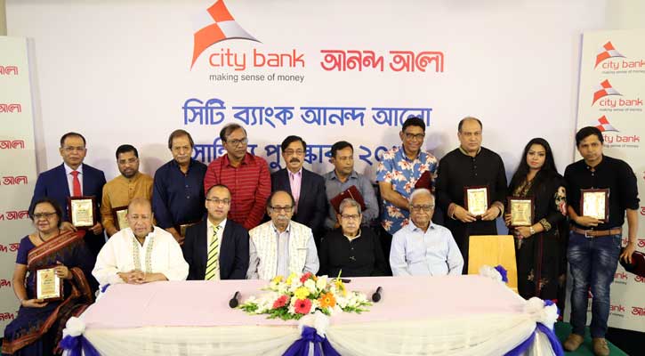 সিটি ব্যাংক-আনন্দ আলো সাহিত্য পুরস্কার পেলেন ১২ জন
