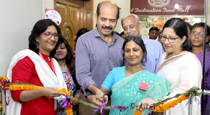 নারী উদ্যোক্তাদের পণ্য বিক্রিতে ‘আউড়ি’র যাত্রা