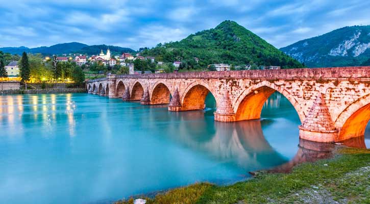 বিশ্ব ঐতিহ্যের শোভা ‘মেহমেদ পাশা সেতু’ 