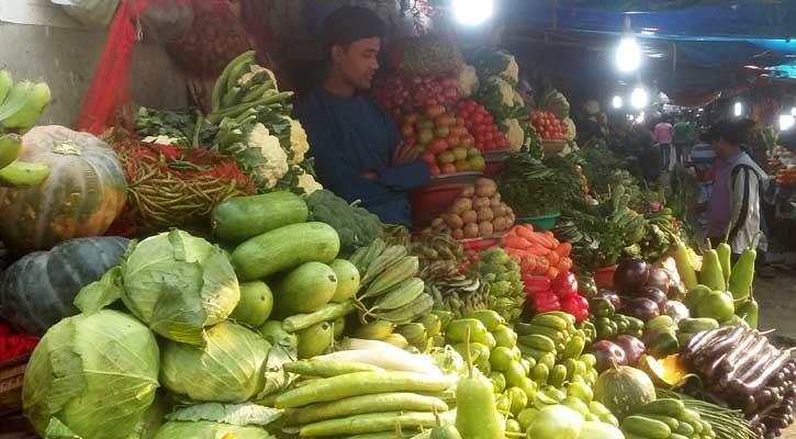 রমজানের আগেই চড়া সবজির বাজার