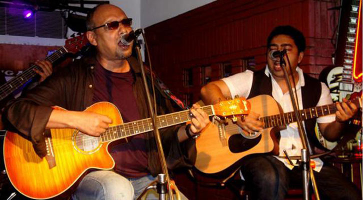 পঁচিশ বছর পর মঞ্চে বাপ-বেটা