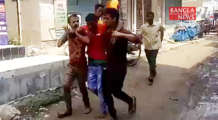 আশুলিয়ায় পোশাক কারখানার শ্রমিক-স্টাফ সংঘর্ষ, আহত ৩০