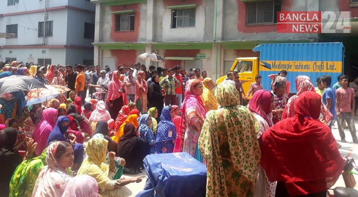 চাকরিতে পুনর্বহালের দাবিতে শ্রমিকদের বিক্ষোভ