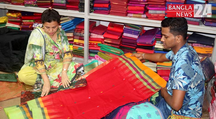 টাঙ্গাইলে জমে উঠেছে তাঁত শাড়ির পাইকারি বাজার