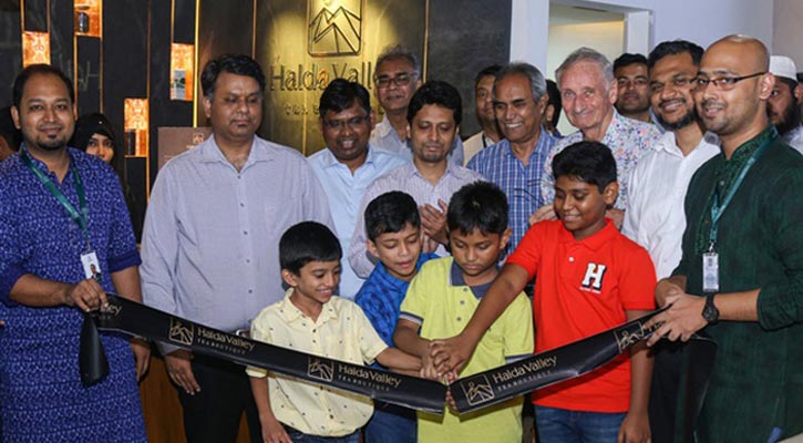 টি-বুটিকের যাত্রা শুরু করলো হালদা ভ্যালি